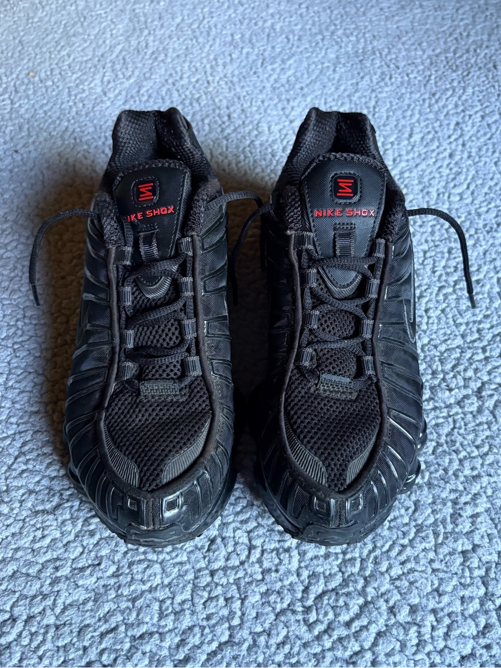 Nike Shox Men’s Black Athletic Sneakers with Red Logo size 8